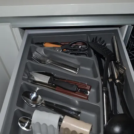 Via Santa Elisabetta 2a *